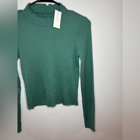NWT SM American Eagle Green Ribbed Long Sleeve Turtle Neck Shirt - Picture 3 of 10